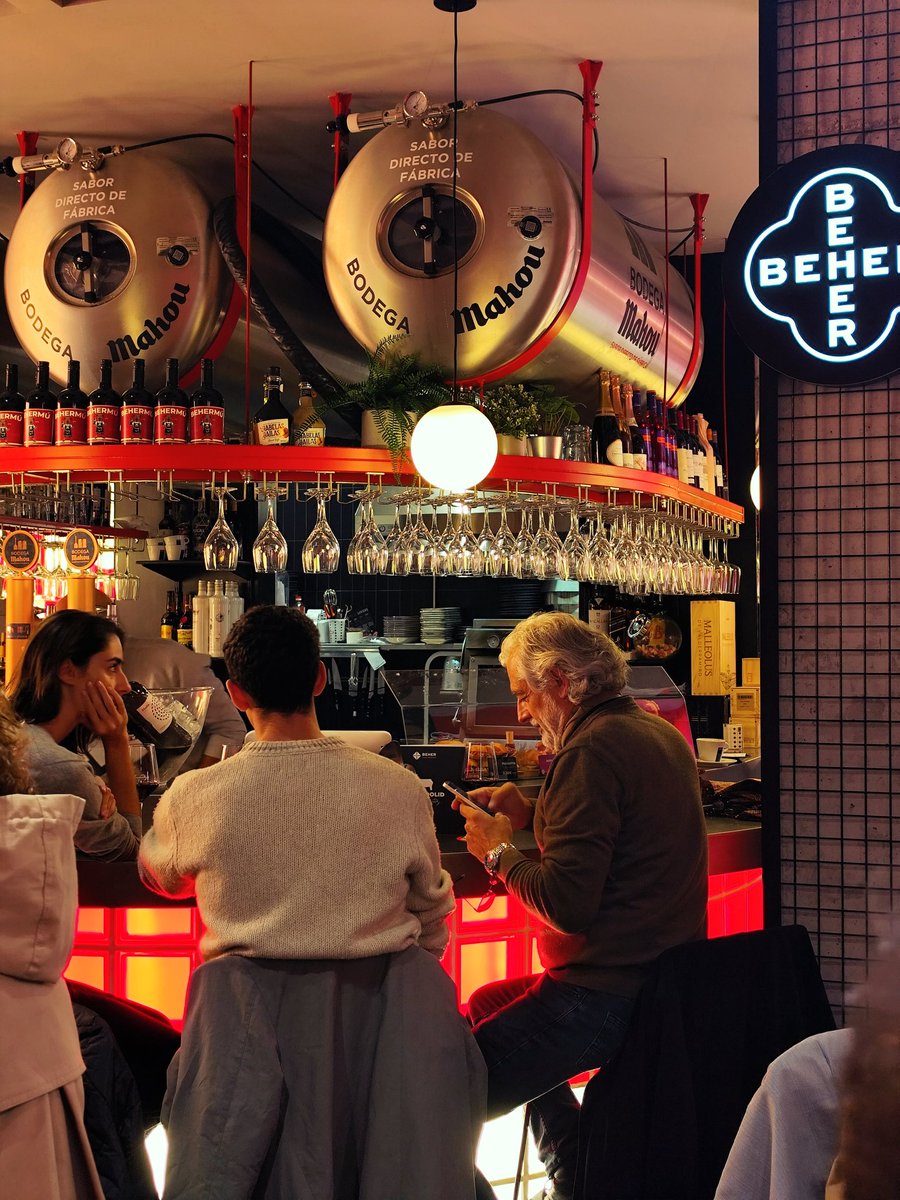 MiguelBayn1's tweet photo. Ayer tuve el placer de disfrutar de éste nuevo espacio gastronómico en #Valladolid. Beher ha inaugurado su nueva tienda-restaurante en la plaza de la Libertad. Ambiente agradable, buen trato, los mejores ibéricos y mucho más.
#25octubre #ibericos #hosteleria https://t.co/YUNuyMxUpU