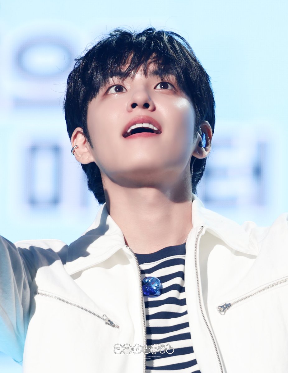 ddolpil's tweet photo. 250718 데이식스 4th 팬미팅
눈 안에 사랑이 가득 🫧
#원필 #WONPIL #DAY6 #pier10 https://t.co/x0GBJqzIih