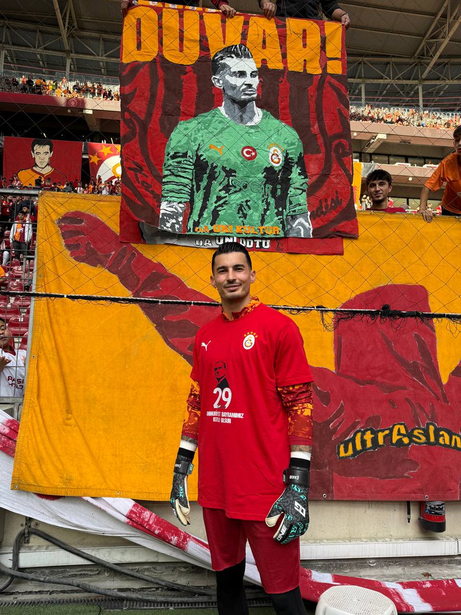 ultrAslan's tweet photo. DUVAR! @cakirugurcan96 

#ultrAslan https://t.co/GZt4ZQu6A2