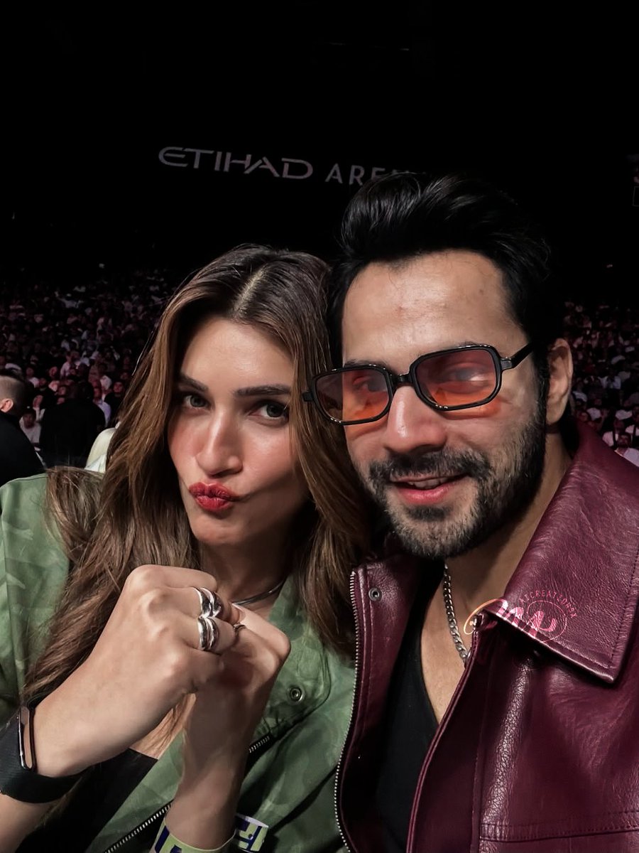 MaimoonFA's tweet photo. besties are back &amp; how 🥹
anyways inn dono ko kisine bhi hate kiya toh 👊🏼
#VarunDhawan #KritiSanon #VaRiti https://t.co/vhrWJoIY1H