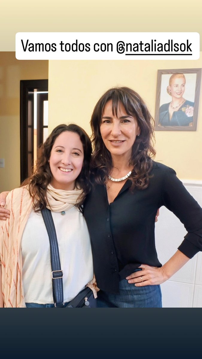 Compañerxs, las votaciones siguen siendo secretas. Acompañe con su voto a <a href="/NataliaDLSok/">Natalia de la Sota</a> que contra todo aparato, hizo una campaña honesta y sin aprietes, nos habló otra vez de justicia social, se caminó toda la provincia y se enfrentó a Milei sin medias tintas.
Eso son ovarios.