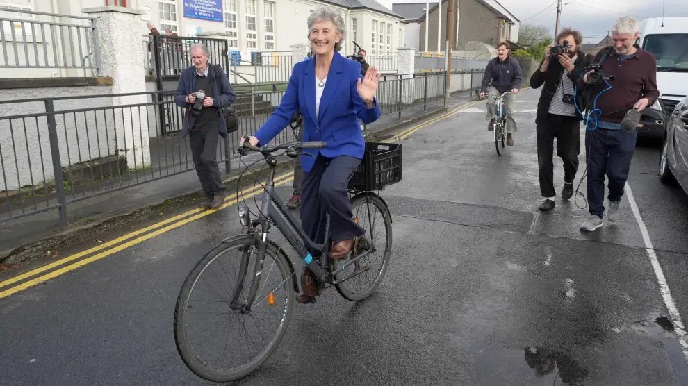 Catherine Connolly, la presidenta electa de Irlanda. Cuando una foto dice mucho más que varios eslóganes.