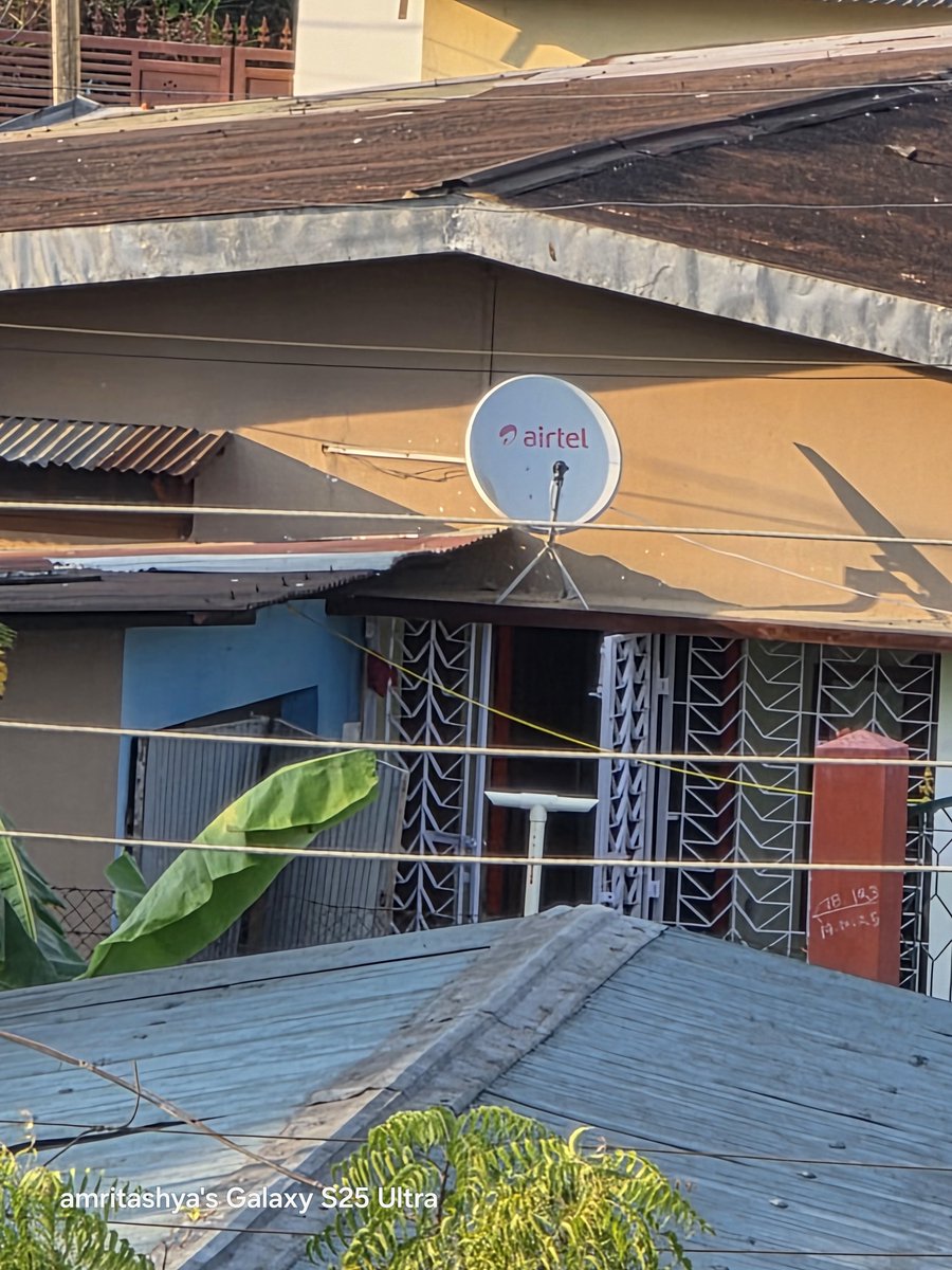 amritashya's tweet image. 1x and 30x zoom shots after the October update. What do you think, friends? 📸📱🤔 #ZoomShots #OctoberUpdate #Friends #Oneui8 #S25ultra