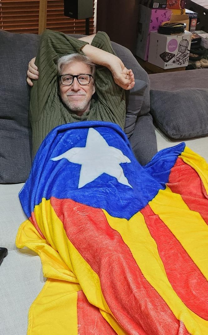Aprofitant que es diumenge a la tarda i l'hora de la migdiada, aquí em teniu fent una mica de resistència passiva.
———
(amb l'alarma posada per veure el barça!)
