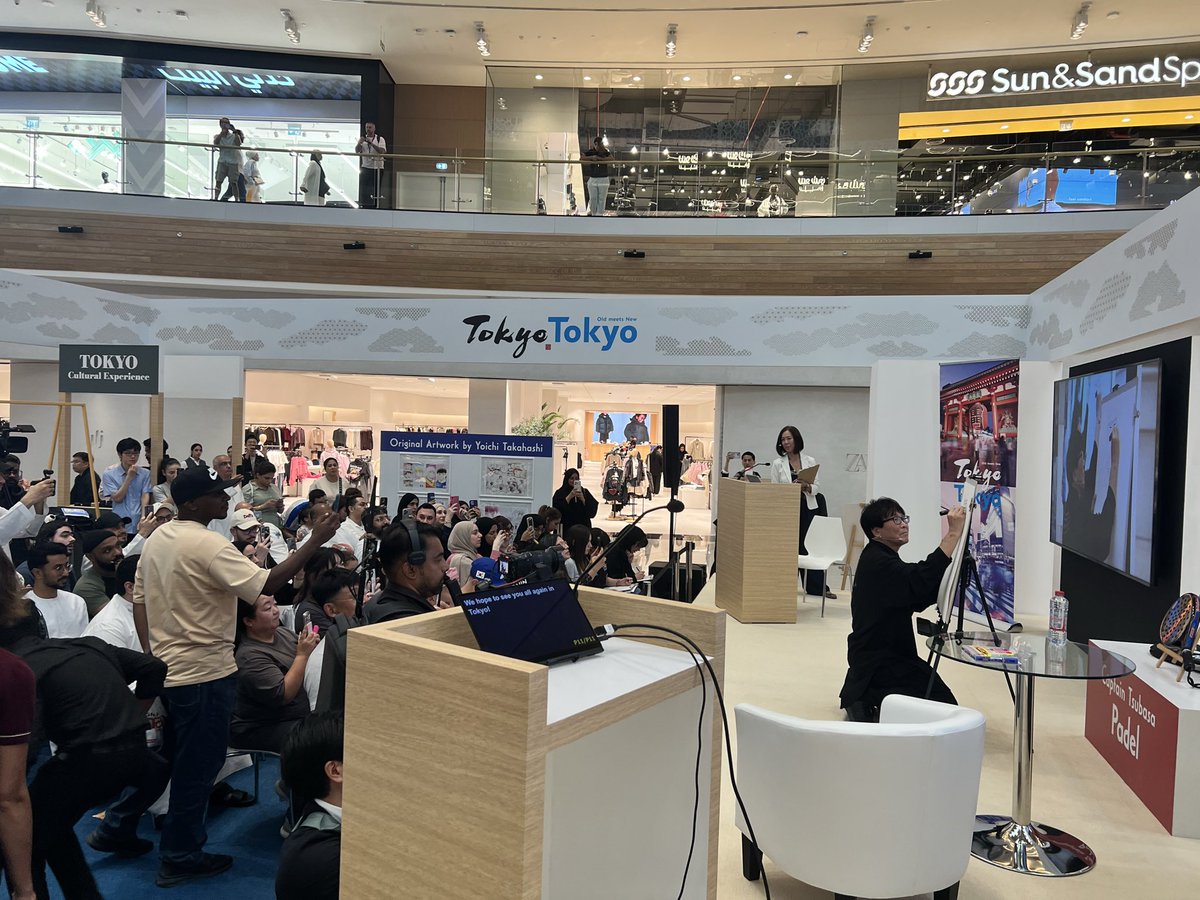 本日、アブダビで行われた東京都主催のイベントに小池百合子都知事と一緒に登壇させていただきました。現地の漫画家を目指している方や『キャプテン翼』ファンの皆さんの熱気を感じることができて、とても楽しいイベントでした。

#OldMeetsNew
#TokyoTokyo