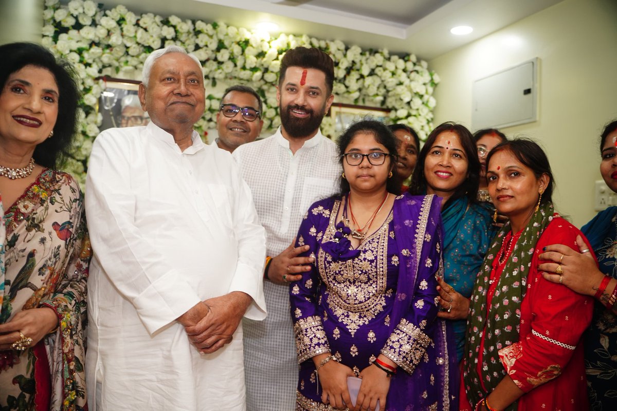 ANI's tweet image. Patna, Bihar: CM Nitish Kumar arrives at the residence of Union Minister & LJP- Ramvilas National President Chirag Paswan for Chhath Puja celebrations.
(Source: Chirag Paswan/X)