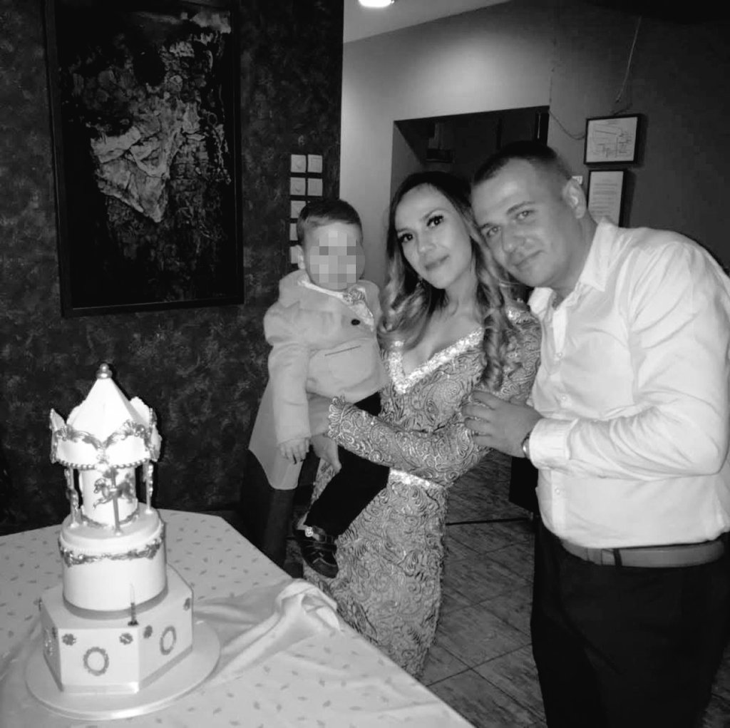 Pripadnik saobraćajne policije Bojan Živković, njegova supruga D.K. i njihov sin (9).

Porodica koju je ubio Nikola Đ. (24).
 😭😭😭💔💔💔🖤🖤🖤