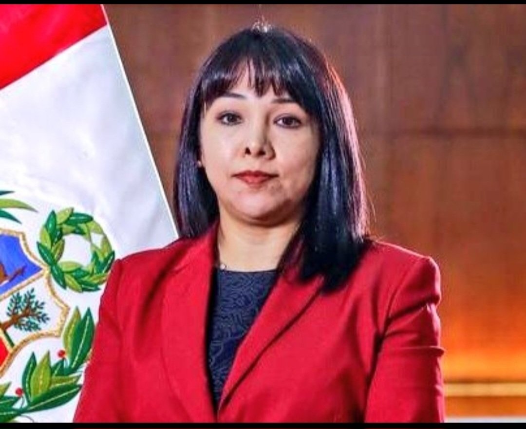 A Ver Amigos Tuiteros. ¿Quién Fue 
La Mejor Presidenta del Congreso

Merina dl Carmen  Mirtha Vásquez 

               RT                              Me Gusta