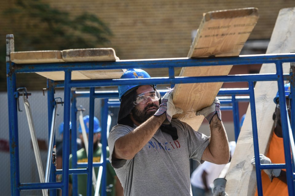 LIUNA's tweet image. You bring the hustle, we’ll bring the training. @TrainingLiuna helps #Laborers build skill, confidence, and a career that lasts. 

Find training near you: liunatraining.org/find-training/
#apprenriceship #earnwhileyoulearn #betterinaunion