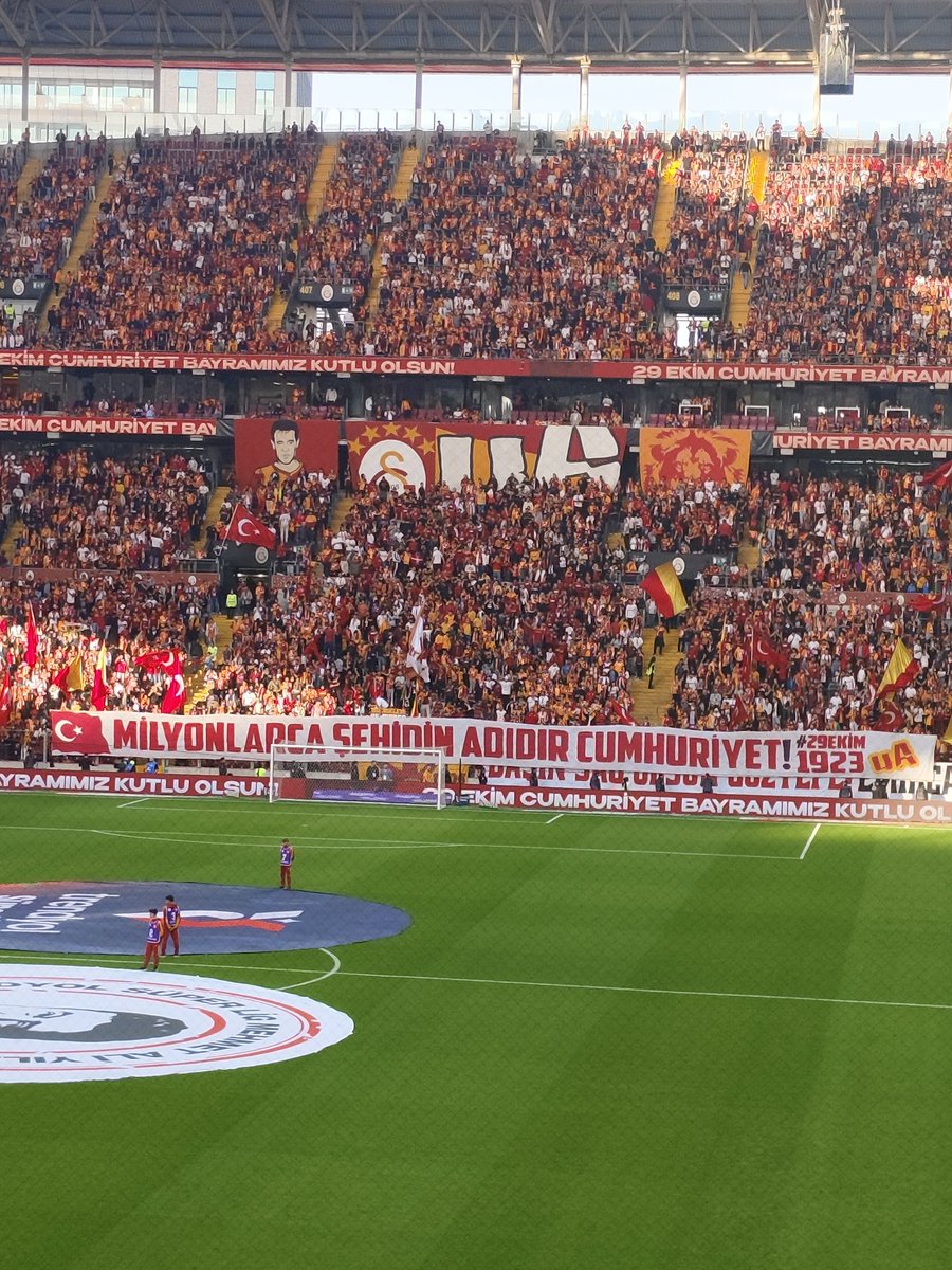 Yaşasın CUMHURİYET 
Çok Büyüksün GALATASARAY