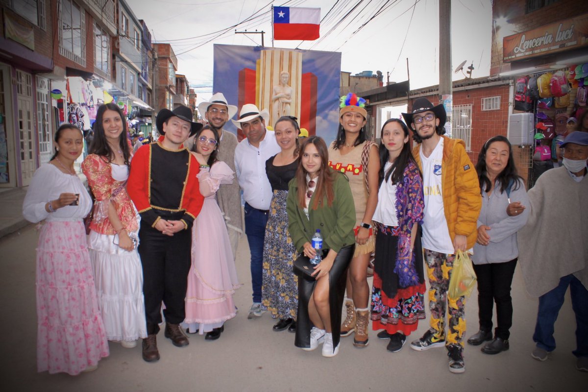 Más de 3.000 personas llenaron las calles de color, alegría y tradición en un desfile que hizo florecer el corazón de Madrid, Cundinamarca. 🌺✨ <a href="/AlcaldiaMadrid/">Alcaldía de Madrid</a>