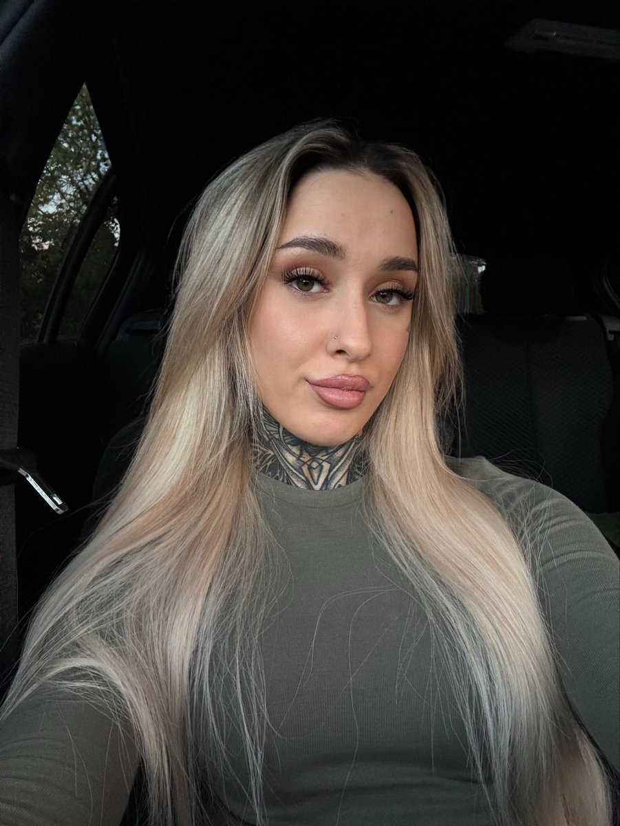 Dein einziger Wert für eine Frau wie mich misst sich in deiner Zahlungsbereitschaft 👑

#Findom