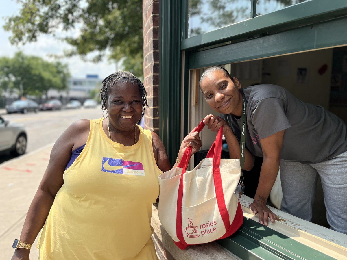 RosiesPlace's tweet image. Most days, the line for our Food Pantry stretches around the block. Our staff greets each guest with a smile and warm welcome. Many guests will stay for lunch in our Dining Room and connect with our other services while they are here. #endhunger #foodinsecurity