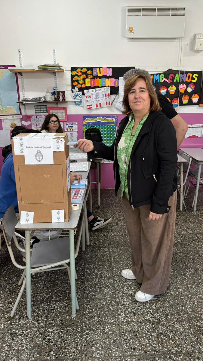 #DDMELECCIONES2025 

🗳️ La candidata a diputada nacional de la Coalición Cívica ARI, la radical <a href="/ElsaLlender/">Elsa Llenderrozas</a>, votó en el Colegio Naciones Unidas, en la ciudad de Martínez (#SanIsidro).