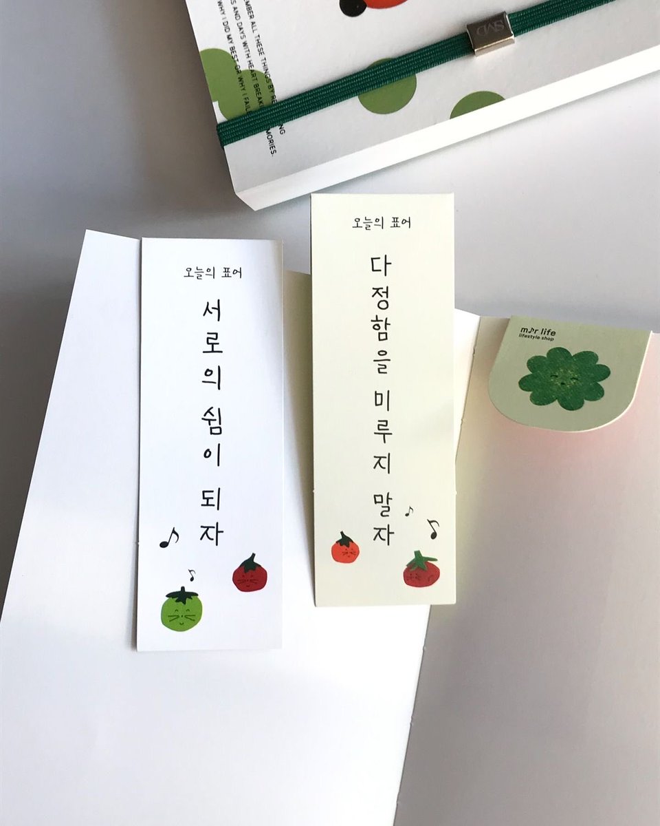 leemon_pp's tweet image. 다들 잘 지내고 계신가요?
저는 여전히 취준생 생활중인지라 
챙길 것도 해야할 것도 많은 하루를 보내고 있어요.
우선순위에서 미뤄졌지만 탈덕은 아니니
언젠가 만나 굿즈를 나누는 그런 날이 오길 바라요.
날씨가 갑자기 추워졌는데 모쪼록 건강 조심하시길.