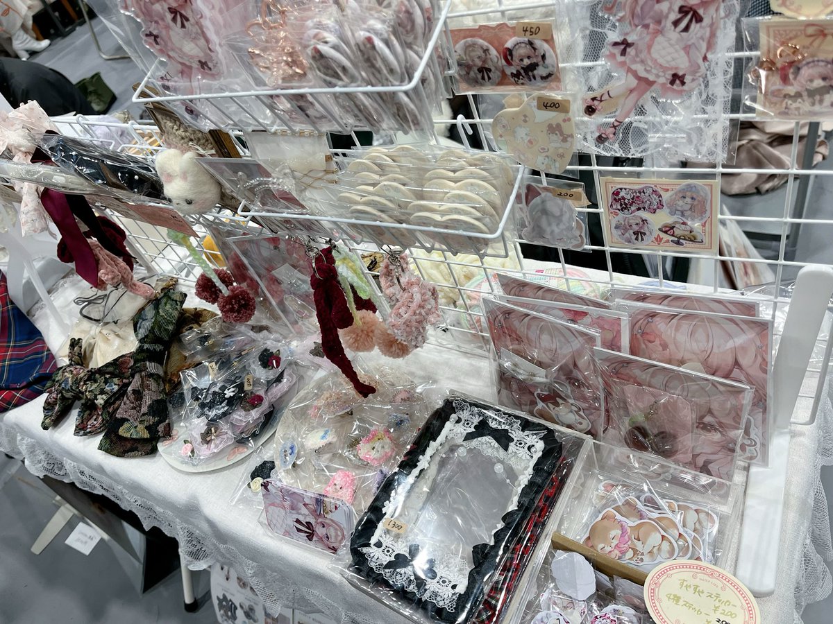 芸祭3日間ありがとうございました〜！т  ̫ т
自分の目で商品を笑顔で買ってくださる方の表情を見ることや自分の商品に価値を感じて「持って帰りたい！」と思っていただけたことが凄く嬉しいです𖥔 ࣪⸝⸝꙳
やっぱり芸祭っていいな！物販っていいなってなりました！
来年も絶対だします！ჱ̒^.  ̫ .^