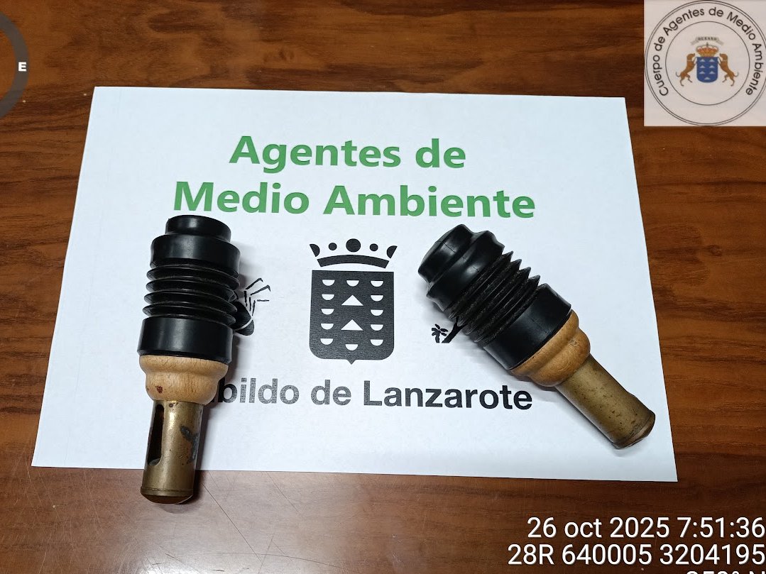 Durante jornada de policía cinegética decomisamos reclamos para perdiz moruna. La caza con reclamo constituye una infracción GRAVE.  <a href="/AFMACANCanarias/">AFMACAN</a>