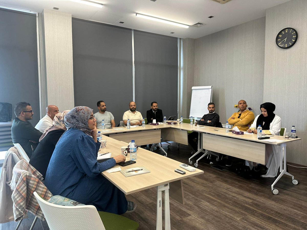 Ymytdorg's tweet photo. ضمن أنشطة نادي الإعلاميين اليمنيين في إسطنبول اليوم تقديم دورة بالتنسيق مع شبكة أريج ومبادرة أخبار جوجل حول استخدام أدوات الذكاء الاصطناعي في العمل الصحفي والإعلامي
#AI_بالعربي https://t.co/uZiSkjLrEN