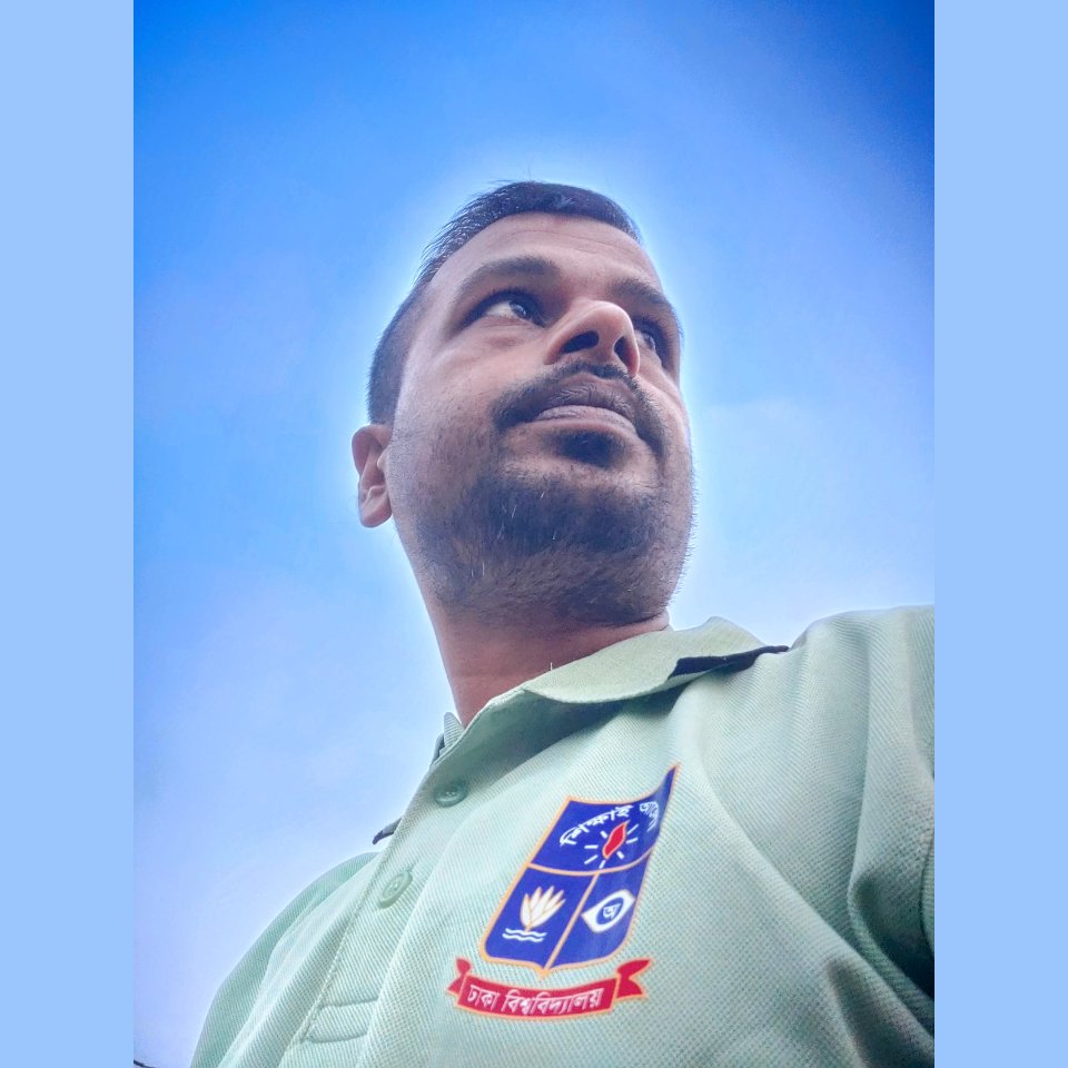 যিনি দৃশ্যমান কোনো স্তম্ভ ছাড়াই আকাশকে ঊর্ধ্বে তুলে রেখেছেন, তাকেই স্মরণ করো। 
❤
আর যে মানুষ আকাশের দিকে তাকাতে শেখে, সে অভিযোগ করতে ভুলে যায়।
#QuranInspired #SkyMoments #DhakaUniversity #Alhamdulillah - All praise and thanks belong to Allah.