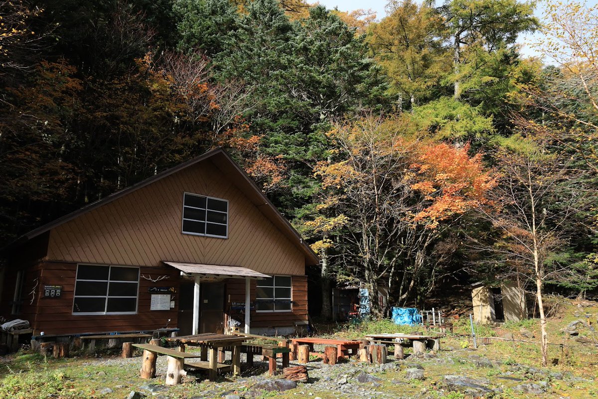 ryoumatagoya's tweet photo. 今年の営業が終わりました
小屋番はじめスタッフ一同無事下山致しました
来季も今季同様よろしくお願い致します

冬季避難小屋利用に際しましては
火の始末、清掃、ゴミの持ち帰りの徹底をお願い致します

とにかくこの後も事故なく無事に春を迎えられますよう
くれぐれもよろしくお願い致します https://t.co/6xtcZFTlbm