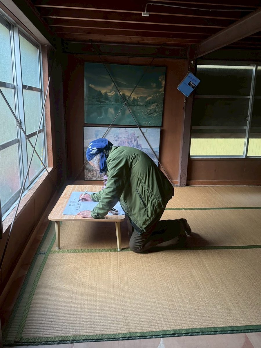 ryoumatagoya's tweet photo. 今年の営業が終わりました
小屋番はじめスタッフ一同無事下山致しました
来季も今季同様よろしくお願い致します

冬季避難小屋利用に際しましては
火の始末、清掃、ゴミの持ち帰りの徹底をお願い致します

とにかくこの後も事故なく無事に春を迎えられますよう
くれぐれもよろしくお願い致します https://t.co/6xtcZFTlbm