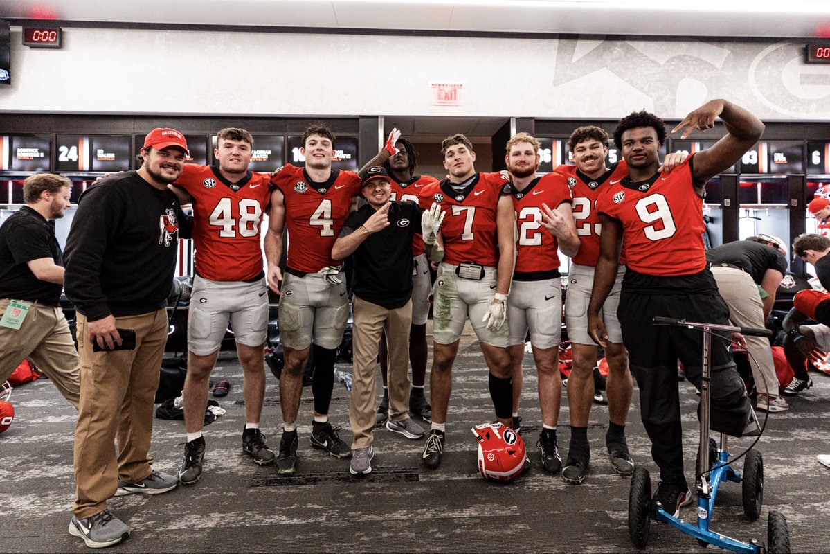 Georgia Football (@georgiafootball) on Twitter photo Happy #NationalTIghtEndsDay!
#GoDawgs Happy #NationalTIghtEndsDay!
#GoDawgs