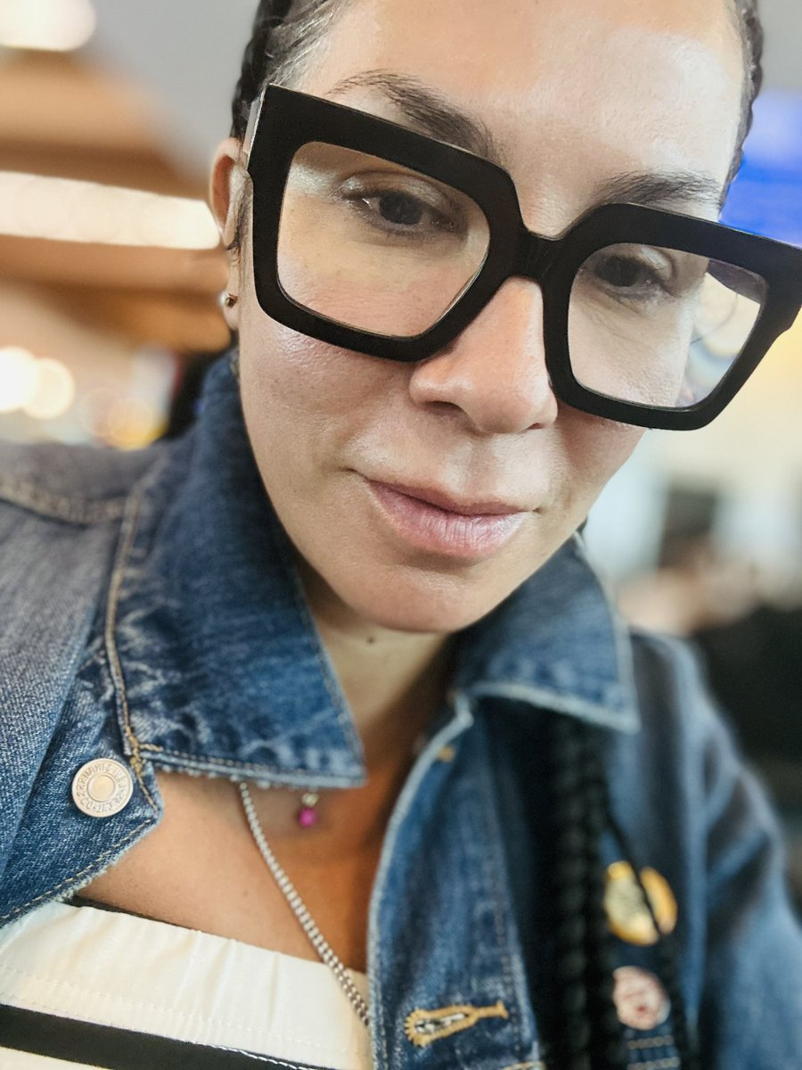 In The Ring With Christine (@intheringwithc1) on Twitter photo work hard play hard , today is a great day to jump on a plane and go  somewhere tropical #boxing #itrwc #yfg #wciw 🏝️ work hard play hard , today is a great day to jump on a plane and go  somewhere tropical #boxing #itrwc #yfg #wciw 🏝️