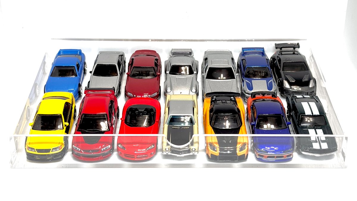 MagnetizingD's tweet image. 今回の2台でTOKYO DRIFTの劇中車が14台集まった。これだけ並ぶと劇中の立駐でのカーミートの雰囲気あるよね。既出のニーラのRX-8はプレミアムで出るのを待ってるんだけどディスプレイの駐車枠がすでに埋まっちゃった。どないしよ…。
#ホットウィール
#トミカ