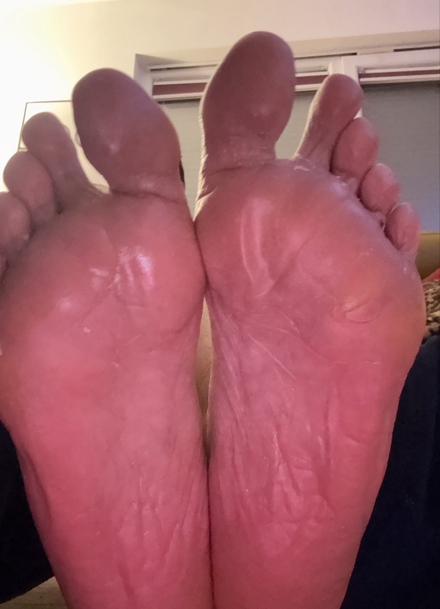 Du nennst mich Göttin.
Ich nenne dich Zeitverschwendung – 
bis du zahlst.

#Göttin #Königin #FindomControl 

<a href="/rt_feet/">Feet RT PROMO 💯K</a>