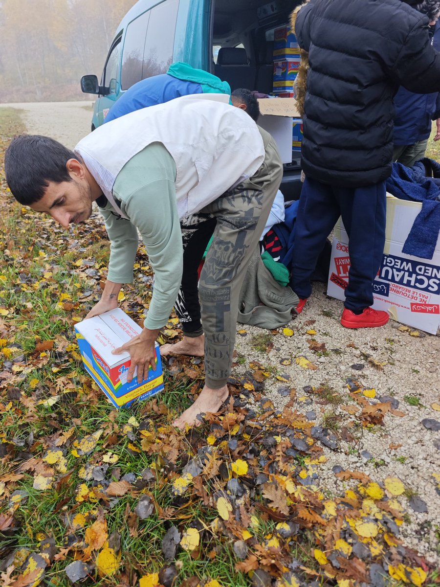 Kid_Pex's tweet photo. Zwischen Nebel, Kälte und Hoffnung...

Im Camp Lipa leben Familien &amp; unbegleitete Minderjährige – fernab jeder Zivilisation.
Baba Asim bringt Lebensmittel, Kleidung &amp; Menschlichkeit.

🙏 Helft mit, niemanden in der Kälte zu vergessen:
IBAN: AT20 2011 1842 8097 8400 https://t.co/cNgUVvR8Qn