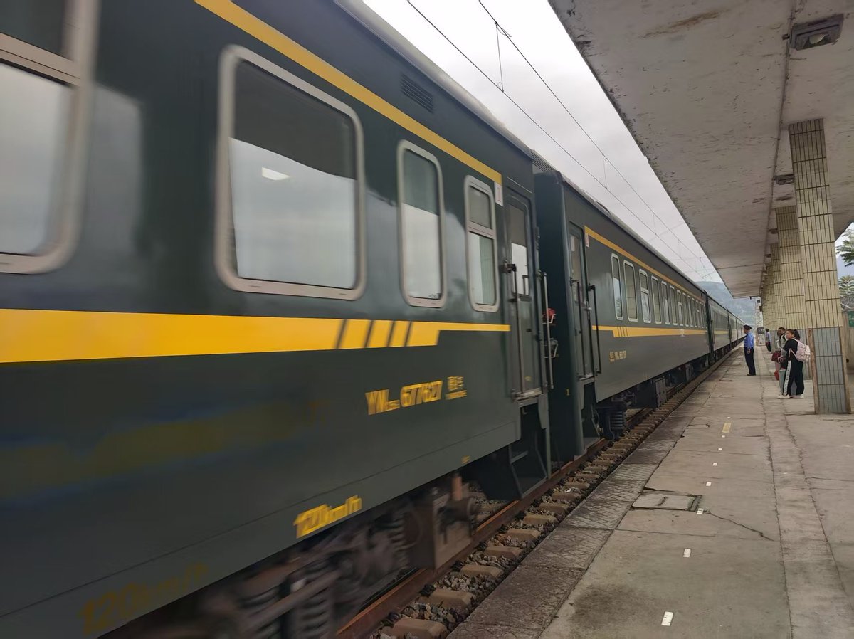 qr_storycode's tweet image. The green train recalls times of flying!