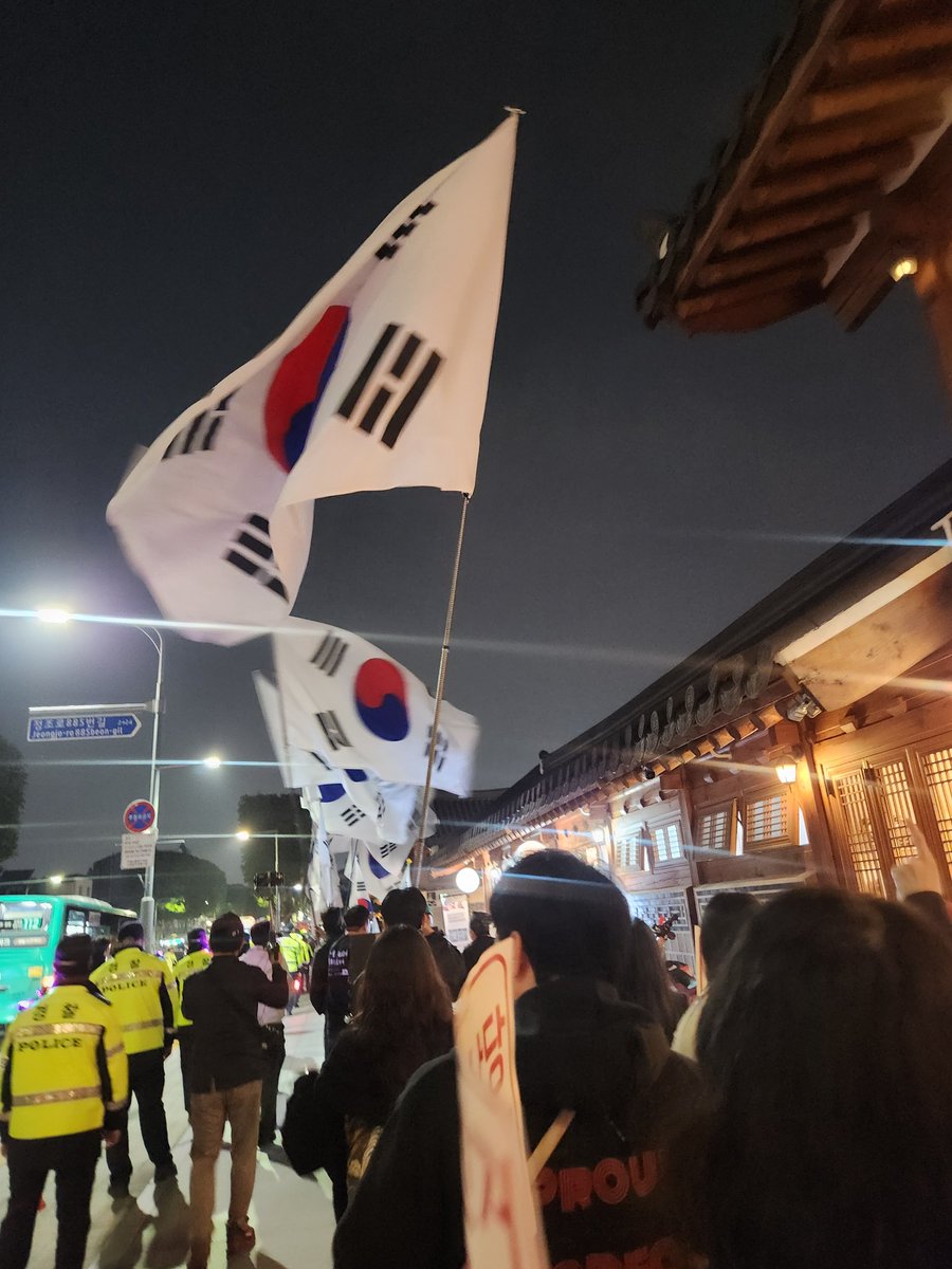 luc_ky_rrrr's tweet photo. 25.10.26 수원 민초결사대 윤어게인행진
찢죄명사형
시진핑개새끼
차이나리 아웃
#윤어게인 #찢죄명사형 #이재명사형
#YoonAgain #FreeYoon
#JailLee #YesYoon #NoLee
#ChinaLeeOut
#WeAreCharlieKirk
#이재명화형식때쥐불놀이공연함
#한동훈은그옆에묶어둘거임 https://t.co/A0l4GtJ2DN