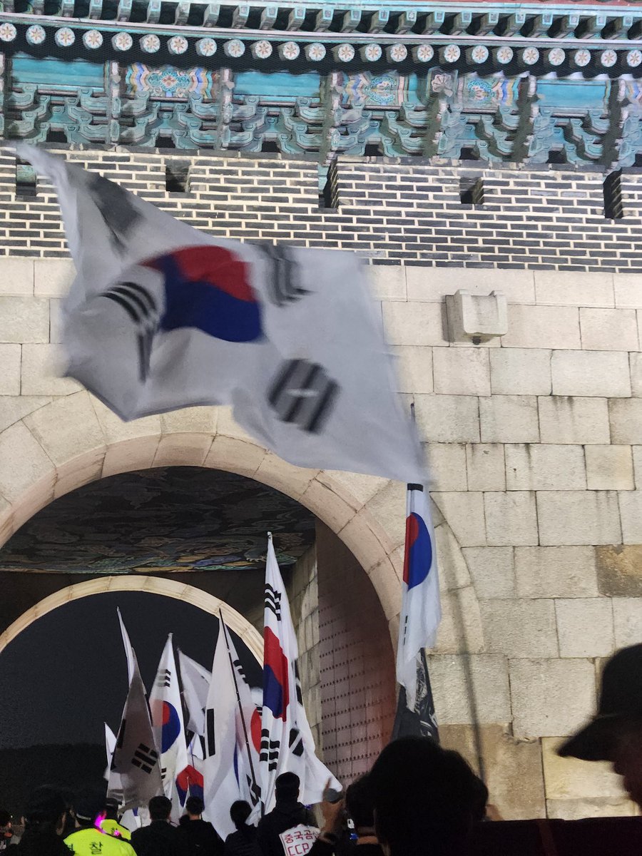 luc_ky_rrrr's tweet photo. 25.10.26 수원 민초결사대 윤어게인행진
찢죄명사형
시진핑개새끼
차이나리 아웃
#윤어게인 #찢죄명사형 #이재명사형
#YoonAgain #FreeYoon
#JailLee #YesYoon #NoLee
#ChinaLeeOut
#WeAreCharlieKirk
#이재명화형식때쥐불놀이공연함
#한동훈은그옆에묶어둘거임 https://t.co/A0l4GtJ2DN