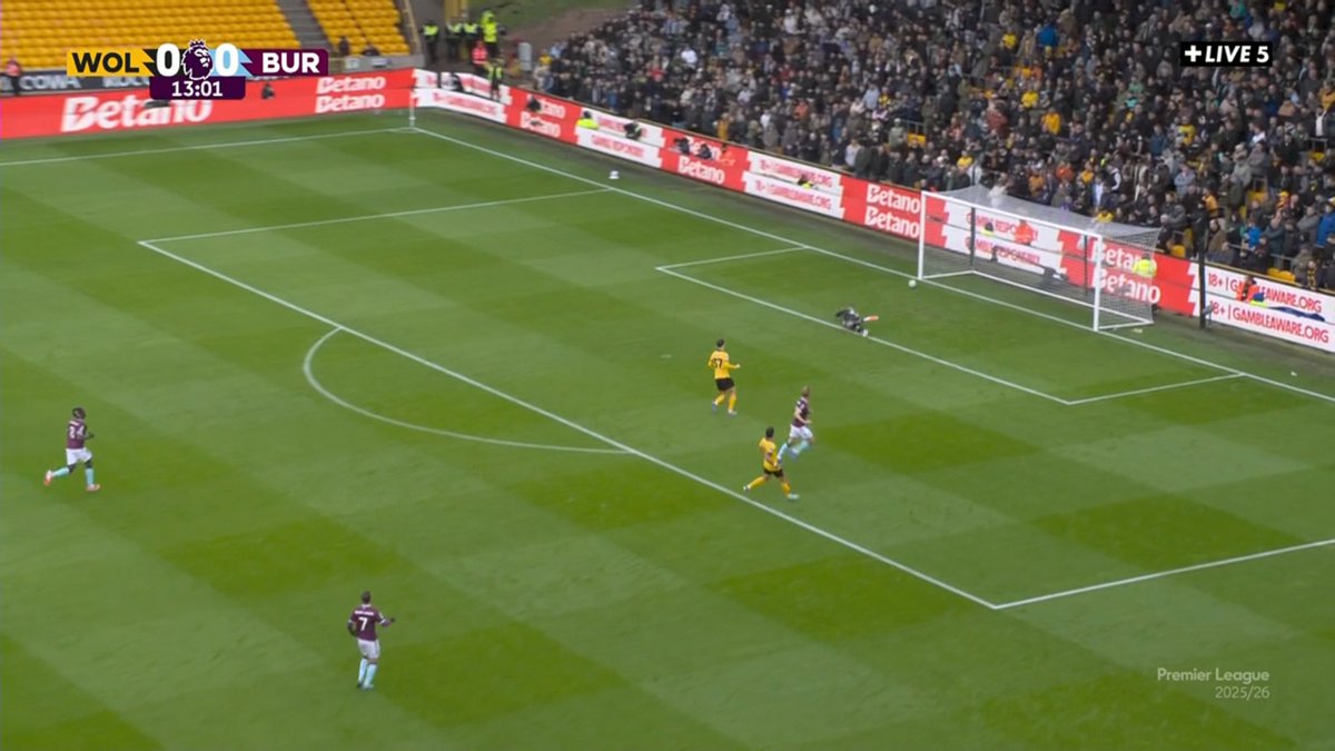 But pour Burnley 😂😂😂😂😂 0-1 #WOLBUR