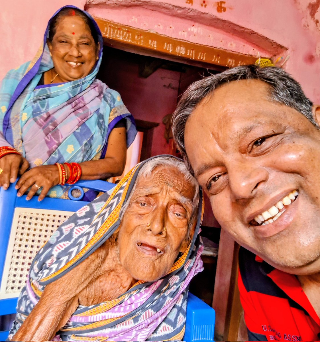 drkhuntia21's tweet photo. My #Aayee(Maternal Grandmother) has hit a #CenturyPlus but still full of life💞 Glad to see her after a long time💝 https://t.co/EbLaWt6BU4
