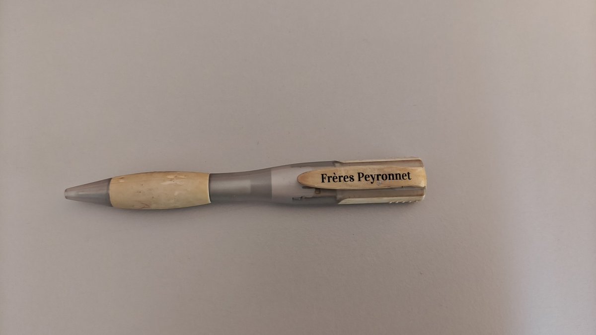 orangetanguine's tweet image. Je suis retombé sur ça dans une boîte 😅. Le caoutchouc colle mais la clé fonctionne encore 😁 2013
Poke @speyronnet @GPeyronnet