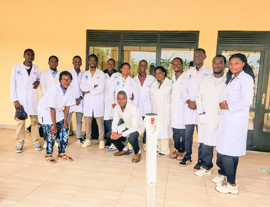 ScophRwanda's tweet photo. Today, together with @RPSARwanda and @kabutarehospit3, we carried out NCDs screening and health education in Cyarwa, Huye District, after Mass Sport in Car Free Day activities.
Early detection saves lives and promoting community wellness remains our top priority. 
#HuyeCarFreeDay https://t.co/Bx8XE0au63