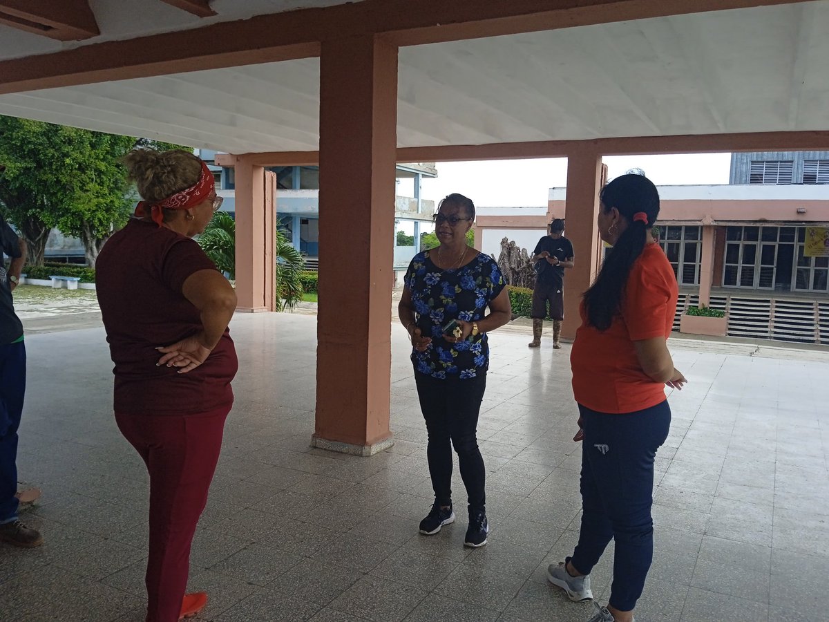 Continúa la Presidenta de la Comisión de Protección a las Familias  recorrido por los centros, constatando  de manera directa las condiciones existentes y el cumplimiento de los protocolos establecidos.
#LasTunas🇨🇺
‼️ Preparados y Alertas‼️