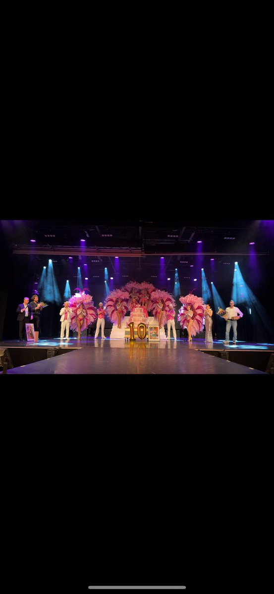 frederickarno's tweet photo. Bonjour à tous, nous avons fêté l’anniversaire de l’élégance Cabaret, 10 ans déjà, une décennie de plaisir à donner du plaisir https://t.co/QVwcbheZEG