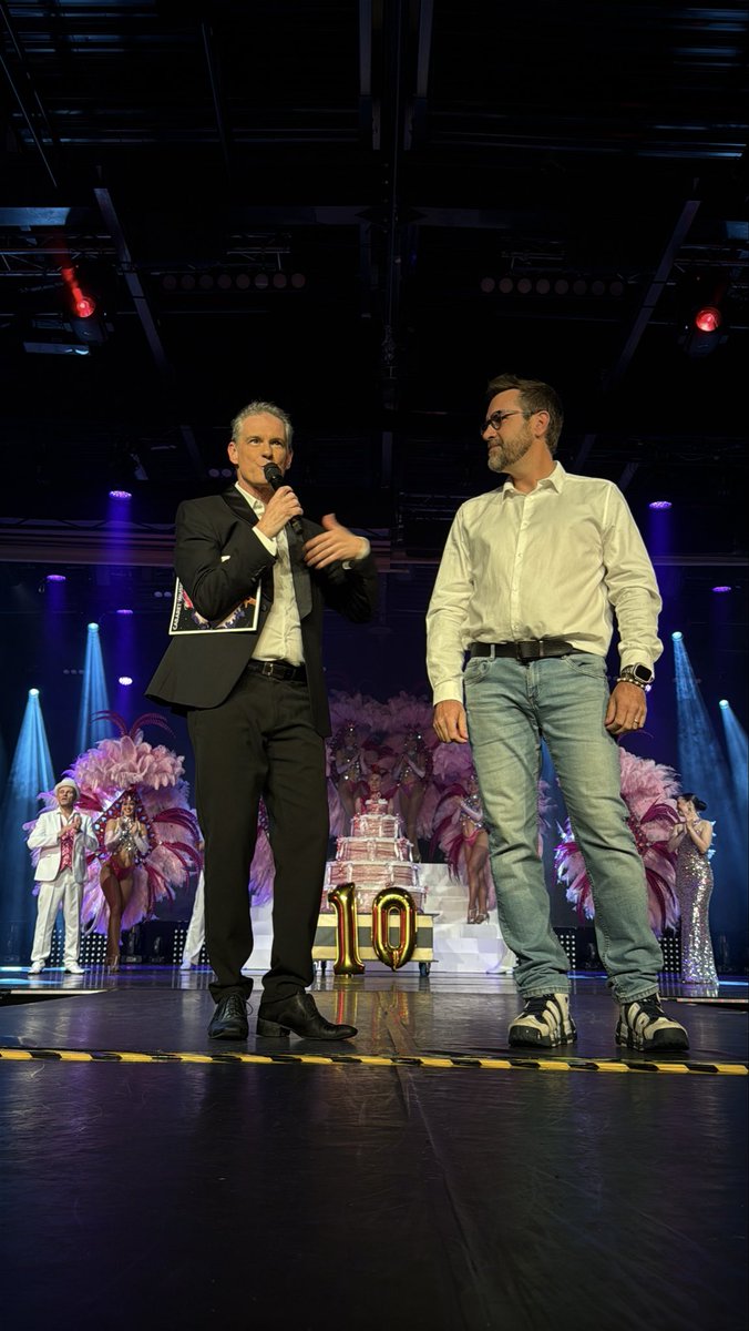 frederickarno's tweet photo. Bonjour à tous, nous avons fêté l’anniversaire de l’élégance Cabaret, 10 ans déjà, une décennie de plaisir à donner du plaisir https://t.co/QVwcbheZEG