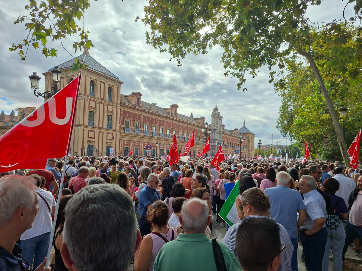 ‼️👭 Hoy, desde el PCA Sevilla, lo hemos dicho alto y claro: hay que echar a Moreno Bonilla. Porque nos va la vida en ello.