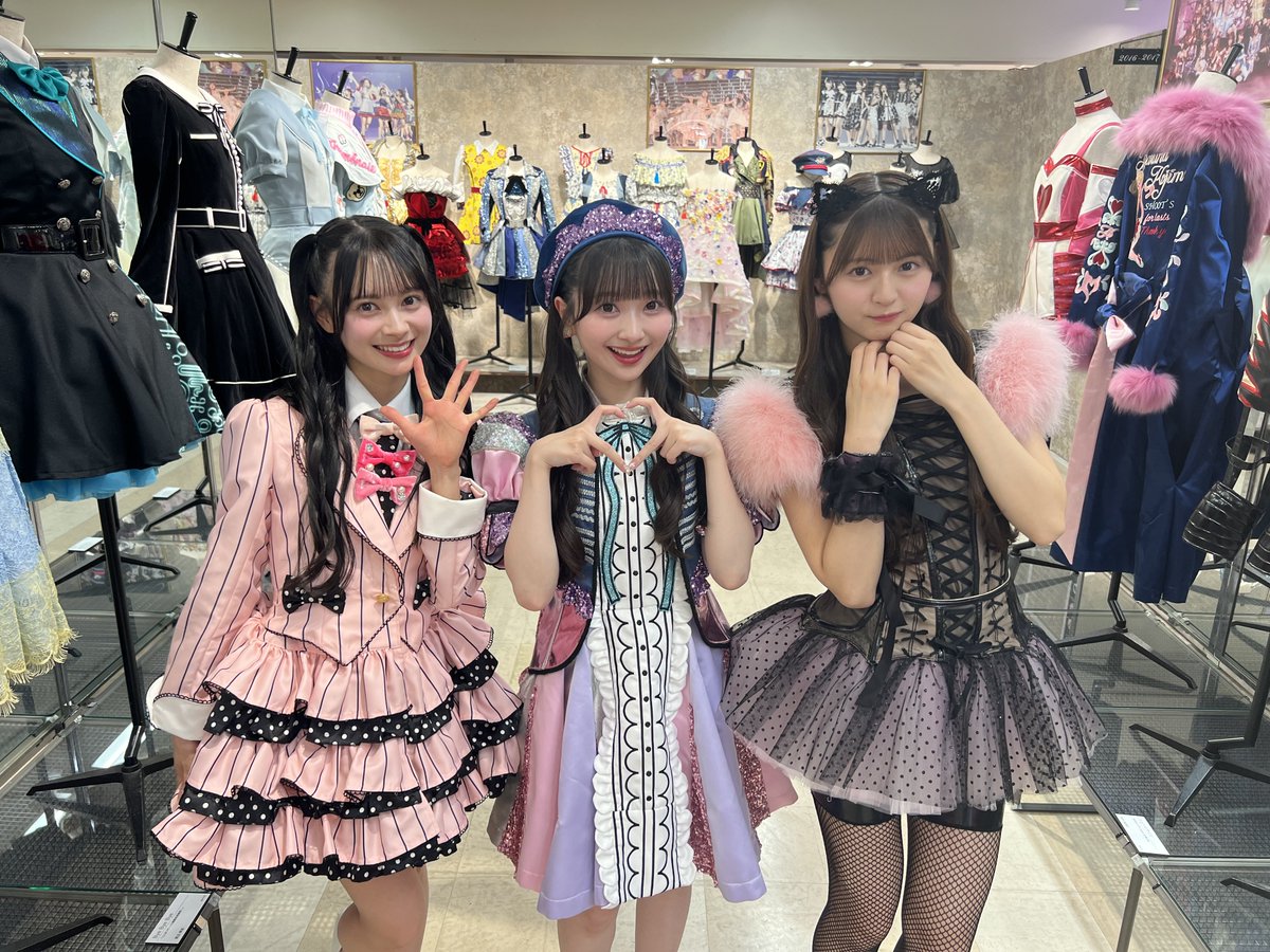 AKB48大衣装展 週末もたくさんのご来場 ありがとうございました