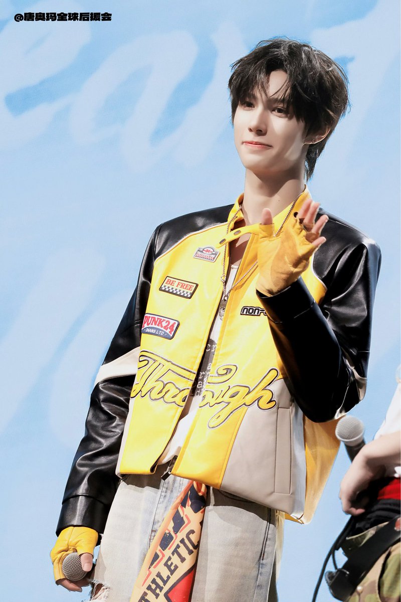 OMARGlobalFans's tweet photo. 251026 | GuangZhou fan meeting 
Fancam 4p

#Omar #唐奥玛 #OmarTang #NexT1DE_OMAR https://t.co/QPe0JXzyLG