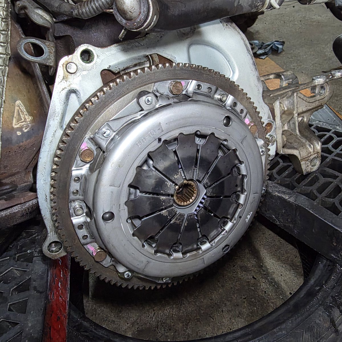 カプラー割れもドナーハーネスの生きてるカプラーと入れ替えたりミッションのバックプレートも綺麗に洗浄してから新品クラッチを組むなどした。

てかミラジーノってクラッチのストローク全然無いんだね🤔組み付けミスってなきゃ良いけど😂