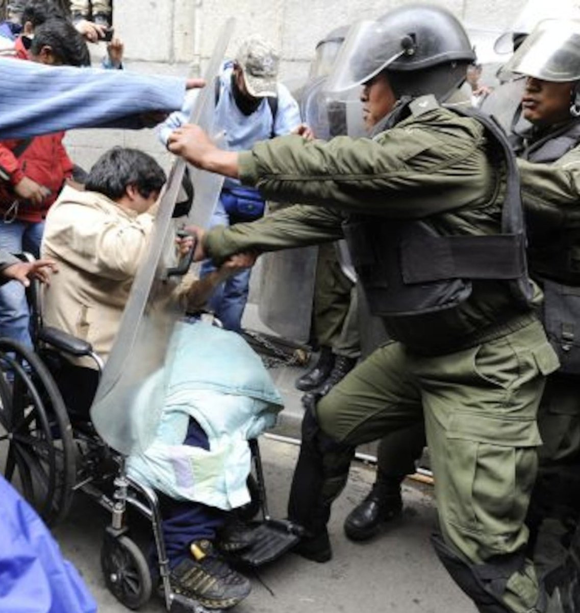 Si votas en blanco, si no vas o votas al sucio Milei no estarías ayudando a los niños del Garrahan, ni a las personas con discapacidad, tampoco a los jubilados y mucho menos a la educación pública. Tu voto le puede cambiar la vida a mucha gente. 🇦🇷❤️#Elecciones2025