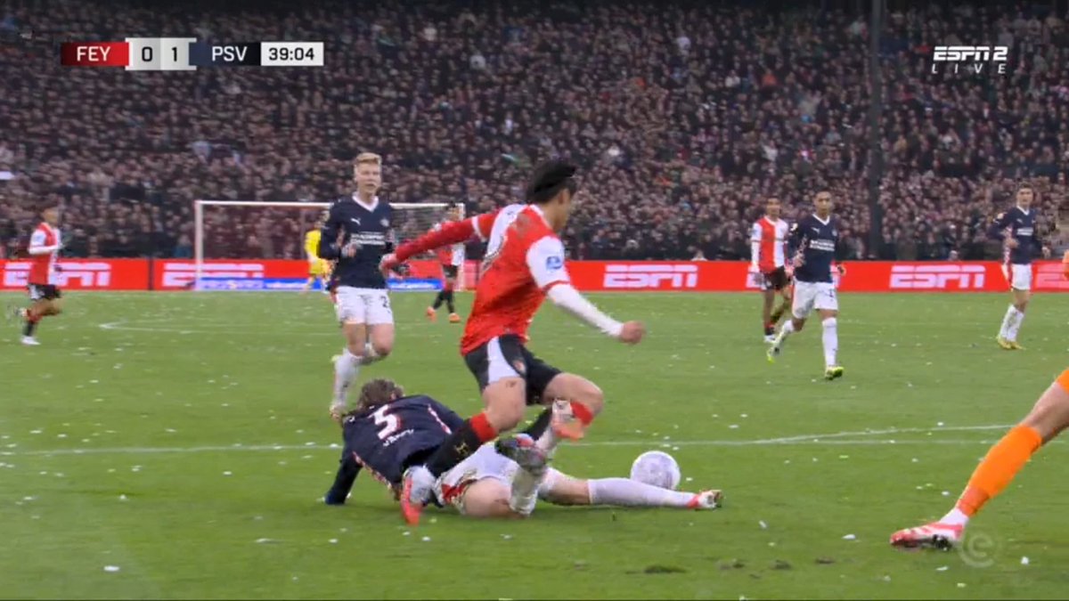 IgnacioOstertag's tweet image. Nunca hay penalty para Feyenoord, no importa cuando leas esto.

#feypsv