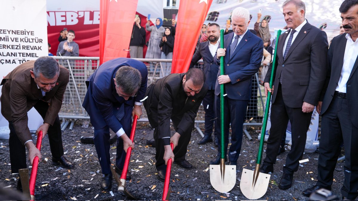 TC_istanbul's tweet photo. Zeynebiye Camii Derneği tarafından düzenlenen Zeynebiye Camii ve Kültür Merkezi Açılışı ve Revak Alanı Temel Atma Töreni;

Cumhurbaşkanı Yardımcımız Sayın Dr. Cevdet Yılmaz'ın teşrifleri, Valimiz Davut Gül ve protokol mensuplarının katılımıyla gerçekleştirildi. 

@_cevdetyilmaz
@gul_davut

📍#Küçükçekmece