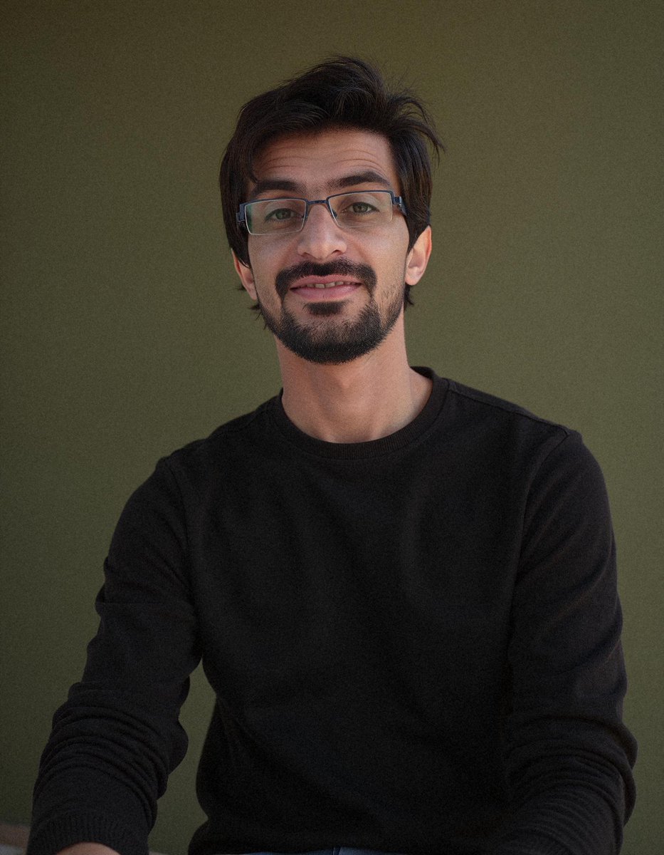 iamfakhrealam's tweet image. I just tested a new AI headshot generator.
 i uploaded 4 inputs, it creates me 40 professional portraits.
Here’s how it works ↓