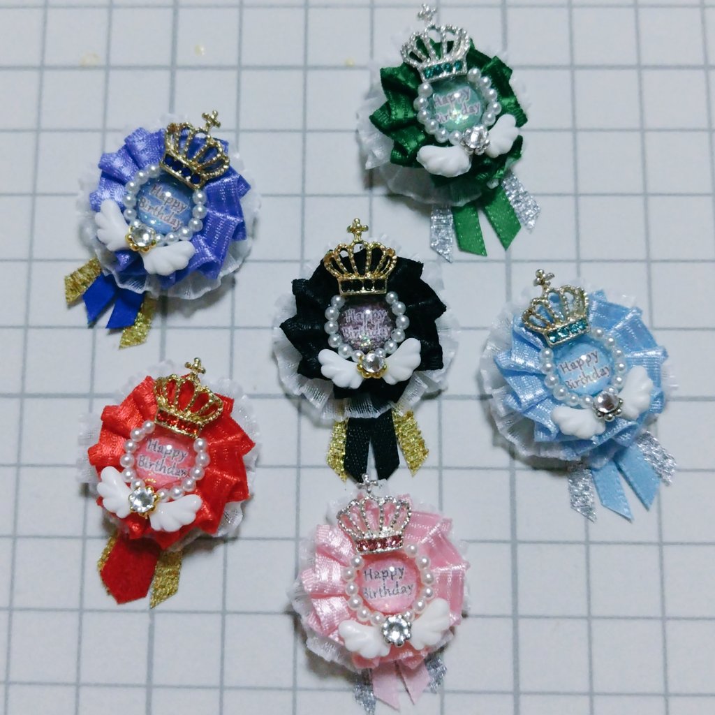 mim_hand's tweet photo. バースデーロゼットの豪華版
紆余曲折したけど、このデザインが良い気がしてる👑🪽 https://t.co/jbbGDTZV2Y