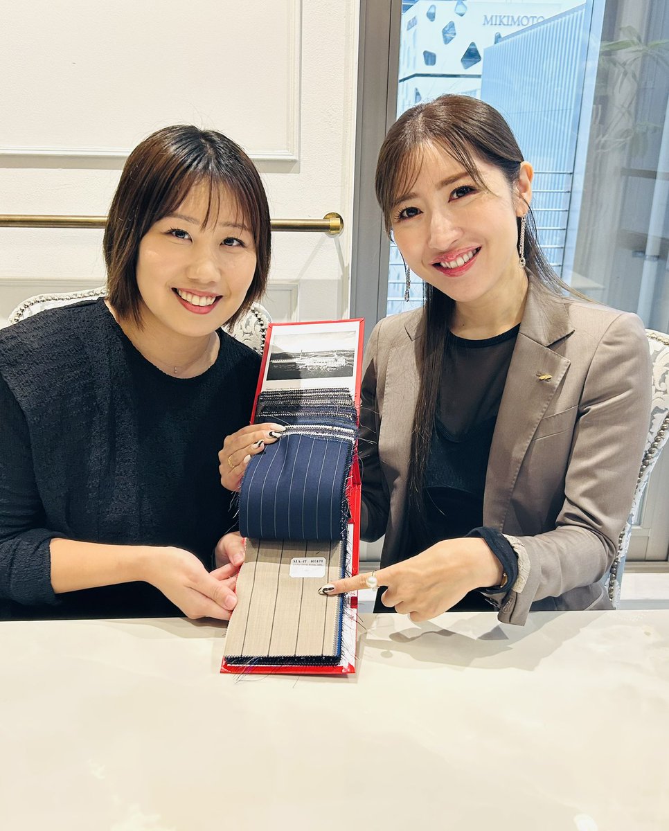 人生を変える一着に出会いました✨
憧れの勝友美さん（<a href="/katsu_tomomi/">勝　友美</a>）に、ついにお会いできました🥰人生初めてのオーダースーツ、胸が高鳴りました🤩
採寸から縫製の一つひとつまで、
職人さんが手で丁寧に仕立ててくださると伺い、“ここまで想いを込めて作られるのか”と心が震え…一着入魂❤️‍🔥